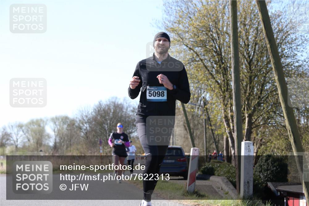 06.04.2025 - 44. Internationalen Wilhelmsburger Insellauf Jannik Wohlers http://msf.ph/oto/7622313 06.04.2025 10:20:08 Laufen 5098 meine-sportfotos.de