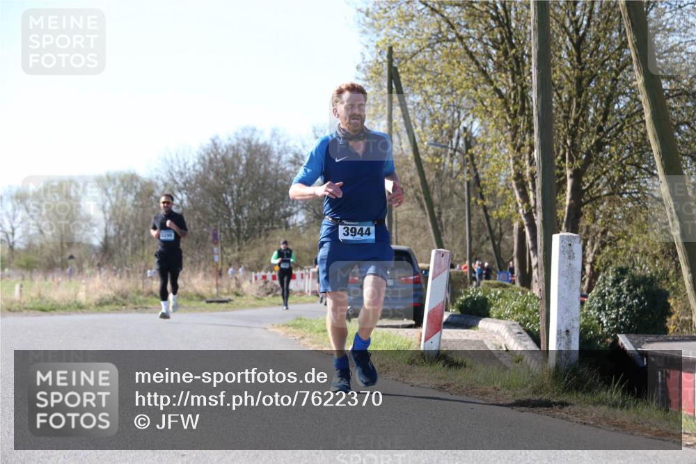 06.04.2025 - 44. Internationalen Wilhelmsburger Insellauf Jannik Wohlers http://msf.ph/oto/7622370 06.04.2025 10:20:45 Laufen 3944 meine-sportfotos.de