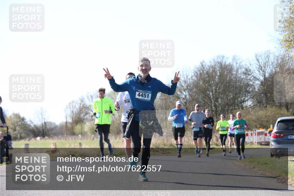 06.04.2025 - 44. Internationalen Wilhelmsburger Insellauf Jannik Wohlers http://msf.ph/oto/7622557 06.04.2025 10:22:06 Laufen 4451, 3709, 4356 meine-sportfotos.de