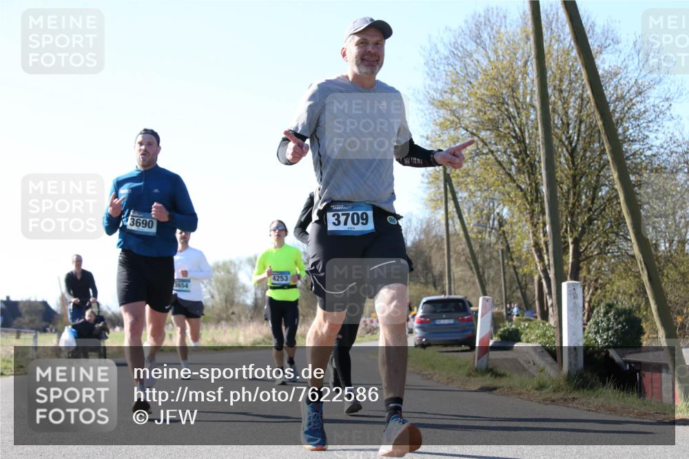 06.04.2025 - 44. Internationalen Wilhelmsburger Insellauf Jannik Wohlers http://msf.ph/oto/7622586 06.04.2025 10:22:17 Laufen 3690, 3654, 4253, 3709 meine-sportfotos.de