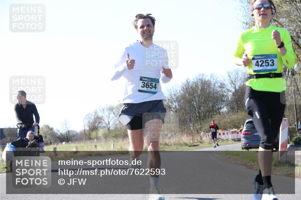 06.04.2025 - 44. Internationalen Wilhelmsburger Insellauf Jannik Wohlers http://msf.ph/oto/7622593 06.04.2025 10:22:19 Laufen 3654, 4253 meine-sportfotos.de