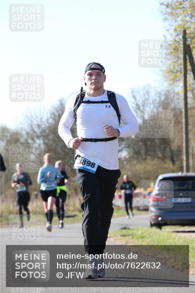 06.04.2025 - 44. Internationalen Wilhelmsburger Insellauf Jannik Wohlers http://msf.ph/oto/7622632 06.04.2025 10:22:44 Laufen 3898 meine-sportfotos.de