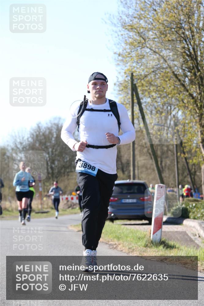 06.04.2025 - 44. Internationalen Wilhelmsburger Insellauf Jannik Wohlers http://msf.ph/oto/7622635 06.04.2025 10:22:45 Laufen 3898 meine-sportfotos.de