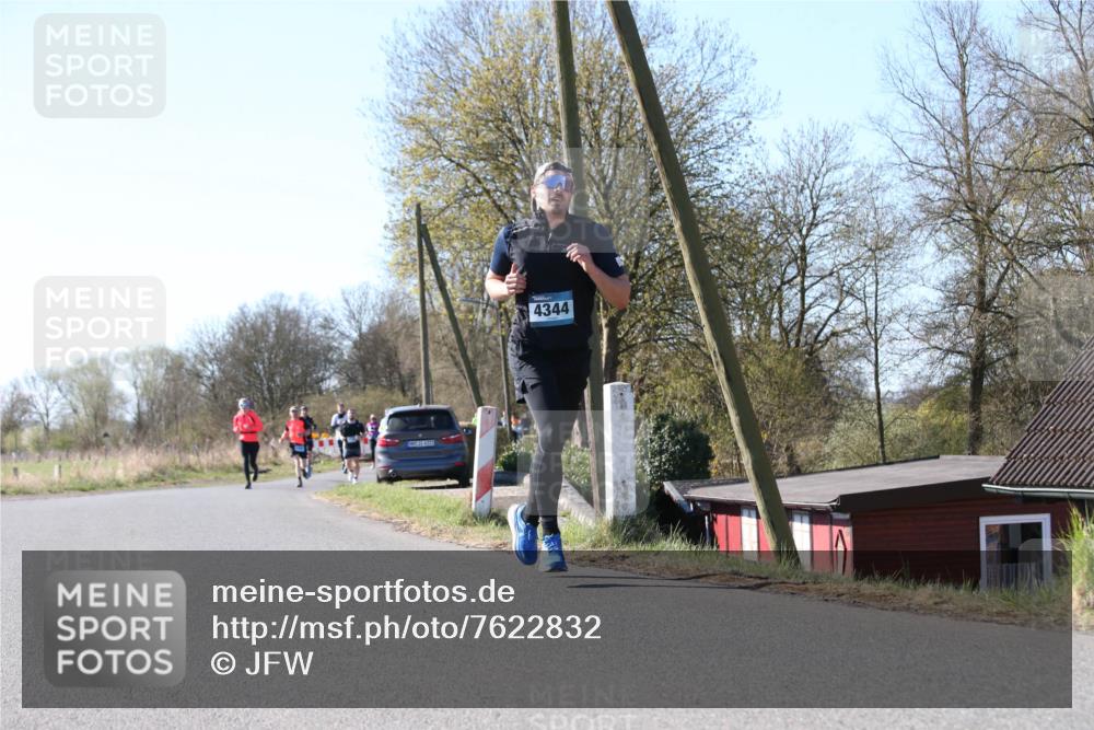 06.04.2025 - 44. Internationalen Wilhelmsburger Insellauf Jannik Wohlers http://msf.ph/oto/7622832 06.04.2025 10:23:57 Laufen 31, 4323, 4344 meine-sportfotos.de