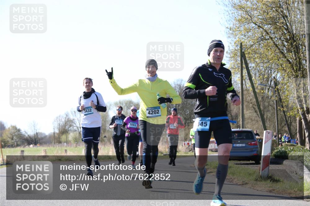 06.04.2025 - 44. Internationalen Wilhelmsburger Insellauf Jannik Wohlers http://msf.ph/oto/7622852 06.04.2025 10:24:10 Laufen 3432, 4115, 3093, 4202, 4139, 145, 4321 meine-sportfotos.de