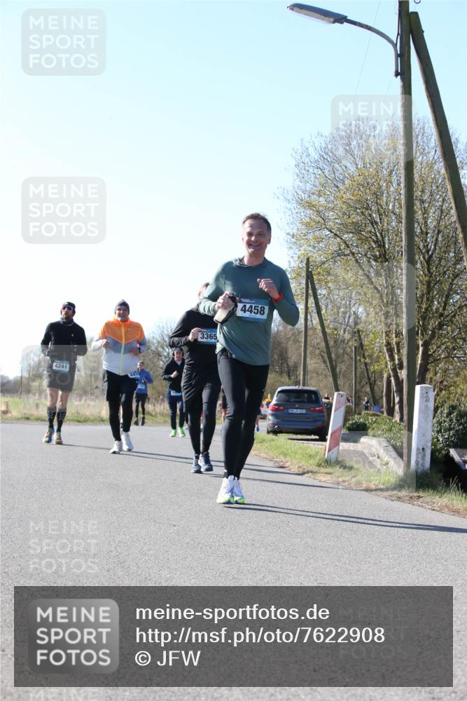 06.04.2025 - 44. Internationalen Wilhelmsburger Insellauf Jannik Wohlers http://msf.ph/oto/7622908 06.04.2025 10:24:30 Laufen 4241, 325, 3365, 4458, 31, 63923 meine-sportfotos.de
