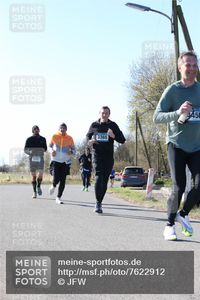 06.04.2025 - 44. Internationalen Wilhelmsburger Insellauf Jannik Wohlers http://msf.ph/oto/7622912 06.04.2025 10:24:31 Laufen 4241, 325, 3365, 31, 4321, 4458 meine-sportfotos.de