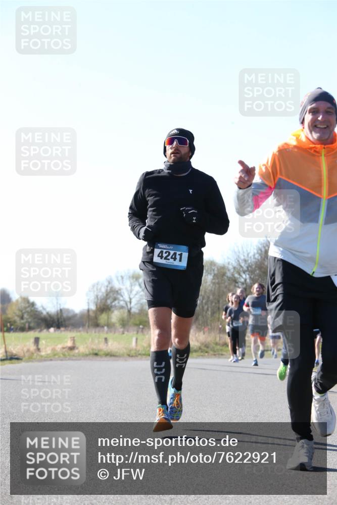 06.04.2025 - 44. Internationalen Wilhelmsburger Insellauf Jannik Wohlers http://msf.ph/oto/7622921 06.04.2025 10:24:33 Laufen 4241 meine-sportfotos.de