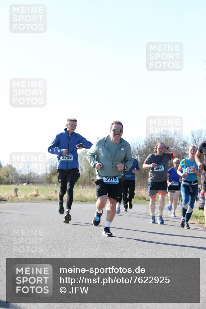 06.04.2025 - 44. Internationalen Wilhelmsburger Insellauf Jannik Wohlers http://msf.ph/oto/7622925 06.04.2025 10:24:37 Laufen 3729, 3975, 3941, 5065, 330 meine-sportfotos.de
