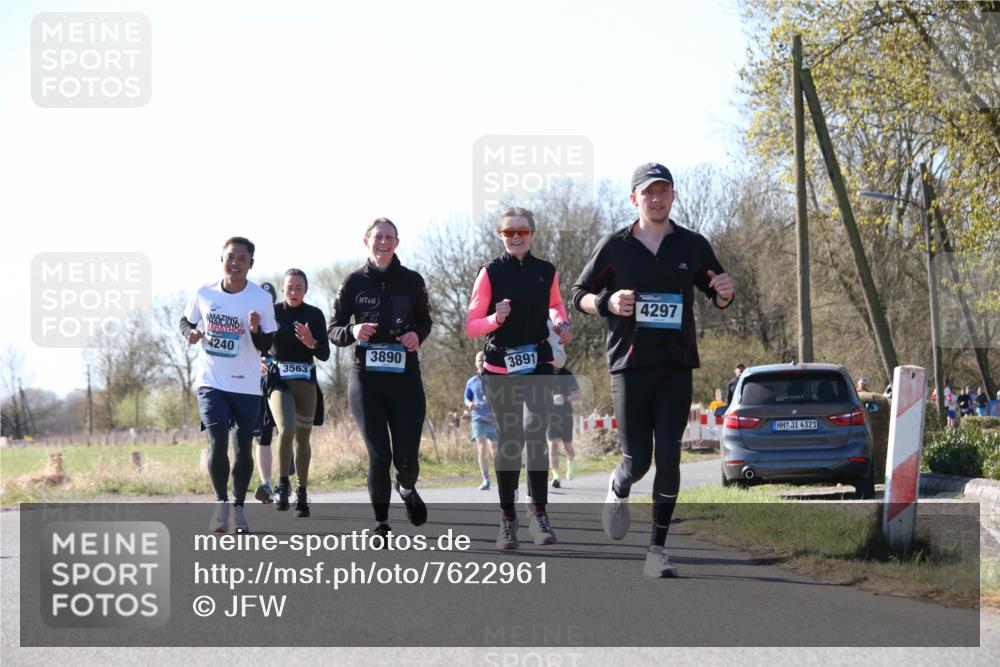 06.04.2025 - 44. Internationalen Wilhelmsburger Insellauf Jannik Wohlers http://msf.ph/oto/7622961 06.04.2025 10:24:53 Laufen 4240, 16, 4297, 3890, 3563, 3891, 4321 meine-sportfotos.de