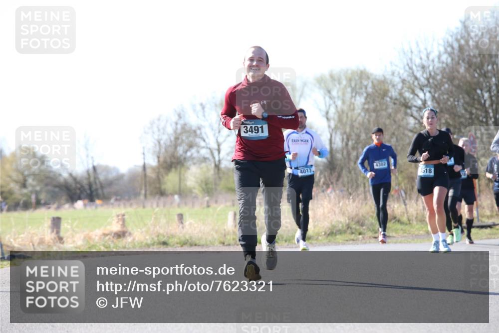 06.04.2025 - 44. Internationalen Wilhelmsburger Insellauf Jannik Wohlers http://msf.ph/oto/7623321 06.04.2025 10:27:30 Laufen 3491, 4013, 4302, 3518 meine-sportfotos.de