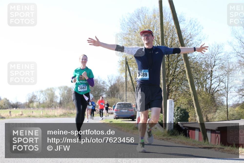 06.04.2025 - 44. Internationalen Wilhelmsburger Insellauf Jannik Wohlers http://msf.ph/oto/7623456 06.04.2025 10:28:16 Laufen 3687, 3489 meine-sportfotos.de