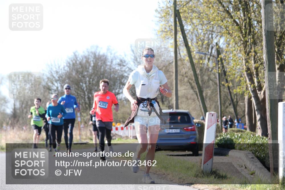 06.04.2025 - 44. Internationalen Wilhelmsburger Insellauf Jannik Wohlers http://msf.ph/oto/7623462 06.04.2025 10:28:19 Laufen 3999, 3873, 32, 4352, 31, 4323 meine-sportfotos.de