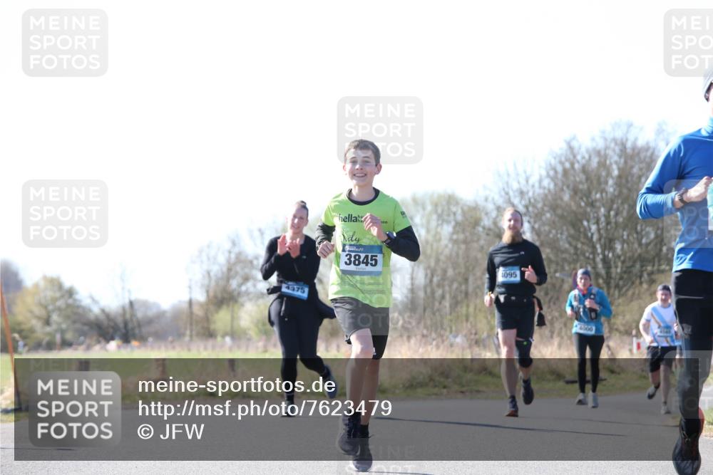 06.04.2025 - 44. Internationalen Wilhelmsburger Insellauf Jannik Wohlers http://msf.ph/oto/7623479 06.04.2025 10:28:25 Laufen 4375, 3845, 4095, 4000 meine-sportfotos.de