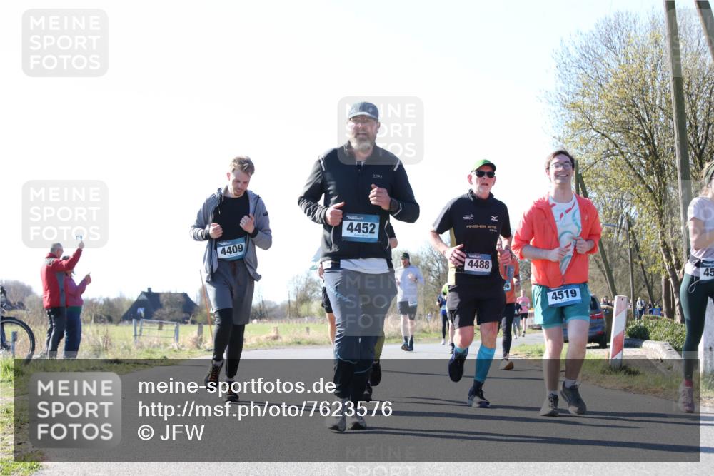 06.04.2025 - 44. Internationalen Wilhelmsburger Insellauf Jannik Wohlers http://msf.ph/oto/7623576 06.04.2025 10:29:15 Laufen 4409, 4452, 201, 4488, 4519, 45 meine-sportfotos.de
