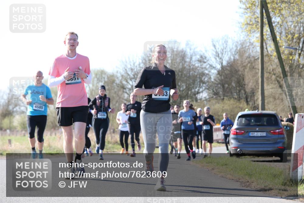 06.04.2025 - 44. Internationalen Wilhelmsburger Insellauf Jannik Wohlers http://msf.ph/oto/7623609 06.04.2025 10:29:29 Laufen 851, 4585, 3886, 53, 3212, 31, 4323 meine-sportfotos.de