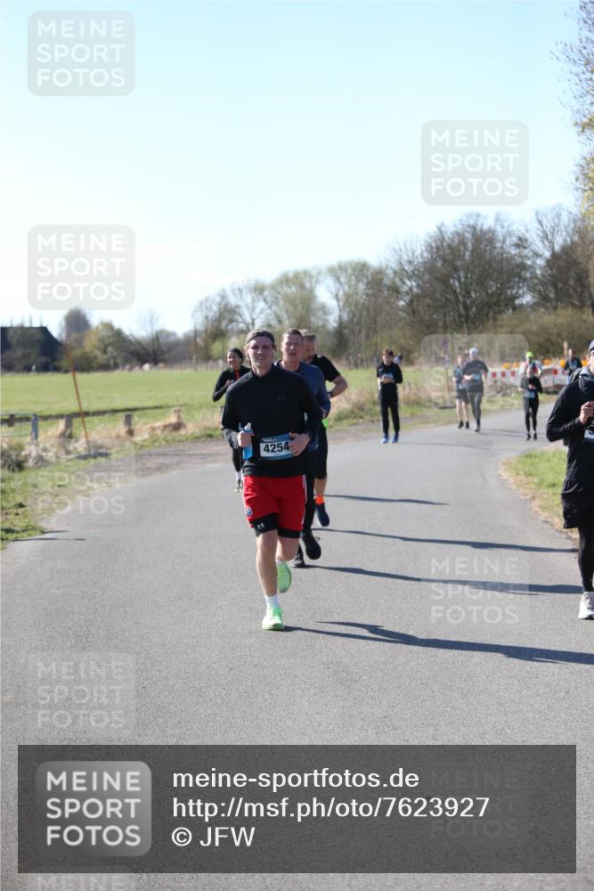 06.04.2025 - 44. Internationalen Wilhelmsburger Insellauf Jannik Wohlers http://msf.ph/oto/7623927 06.04.2025 10:32:06 Laufen 4254 meine-sportfotos.de