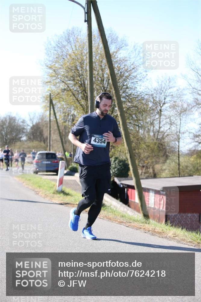 06.04.2025 - 44. Internationalen Wilhelmsburger Insellauf Jannik Wohlers http://msf.ph/oto/7624218 06.04.2025 10:33:39 Laufen 4354 meine-sportfotos.de