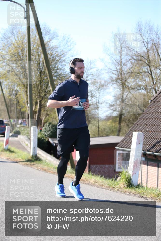 06.04.2025 - 44. Internationalen Wilhelmsburger Insellauf Jannik Wohlers http://msf.ph/oto/7624220 06.04.2025 10:33:39 Laufen 35 meine-sportfotos.de