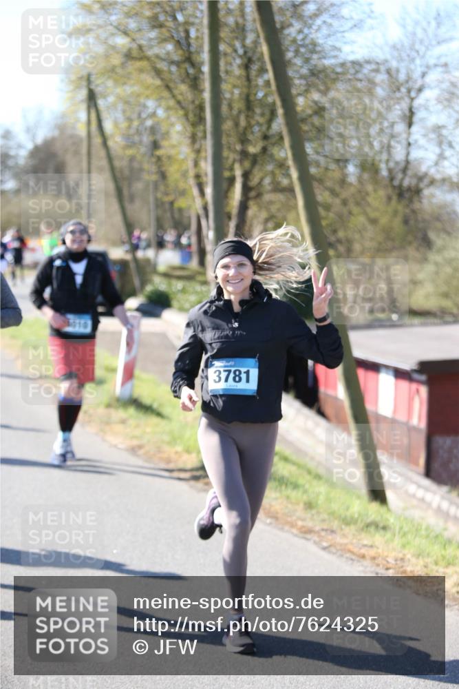 06.04.2025 - 44. Internationalen Wilhelmsburger Insellauf Jannik Wohlers http://msf.ph/oto/7624325 06.04.2025 10:34:19 Laufen 90010, 3781 meine-sportfotos.de