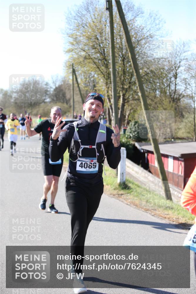 06.04.2025 - 44. Internationalen Wilhelmsburger Insellauf Jannik Wohlers http://msf.ph/oto/7624345 06.04.2025 10:34:24 Laufen 4089 meine-sportfotos.de