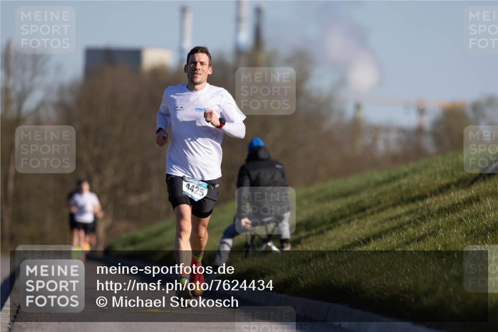 06.04.2025 - 44. Internationalen Wilhelmsburger Insellauf Michael Strokosch http://msf.ph/oto/7624434 06.04.2025 09:15:24 Laufen 4425 meine-sportfotos.de