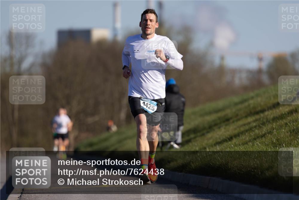 06.04.2025 - 44. Internationalen Wilhelmsburger Insellauf Michael Strokosch http://msf.ph/oto/7624438 06.04.2025 09:15:26 Laufen 4425 meine-sportfotos.de