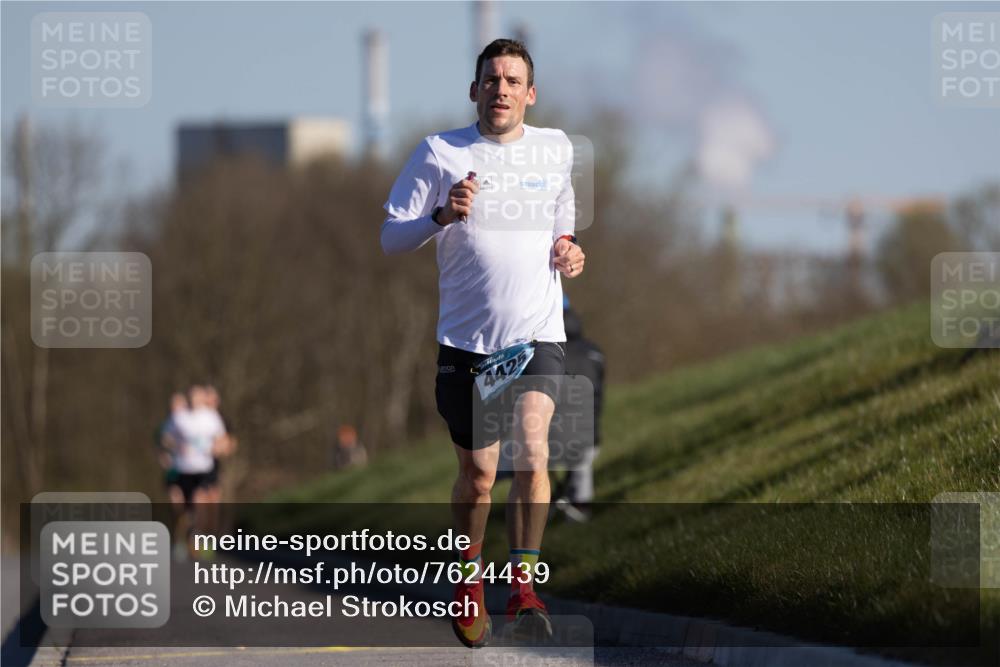 06.04.2025 - 44. Internationalen Wilhelmsburger Insellauf Michael Strokosch http://msf.ph/oto/7624439 06.04.2025 09:15:26 Laufen 4425 meine-sportfotos.de