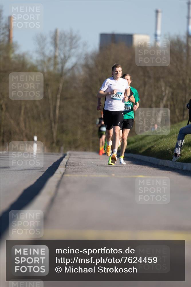06.04.2025 - 44. Internationalen Wilhelmsburger Insellauf Michael Strokosch http://msf.ph/oto/7624459 06.04.2025 09:15:43 Laufen 5037, 398 meine-sportfotos.de