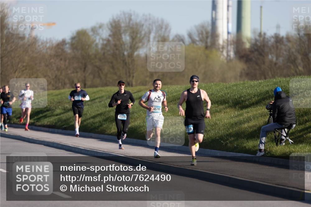 06.04.2025 - 44. Internationalen Wilhelmsburger Insellauf Michael Strokosch http://msf.ph/oto/7624490 06.04.2025 09:17:47 Laufen 4325, 4570, 739 meine-sportfotos.de