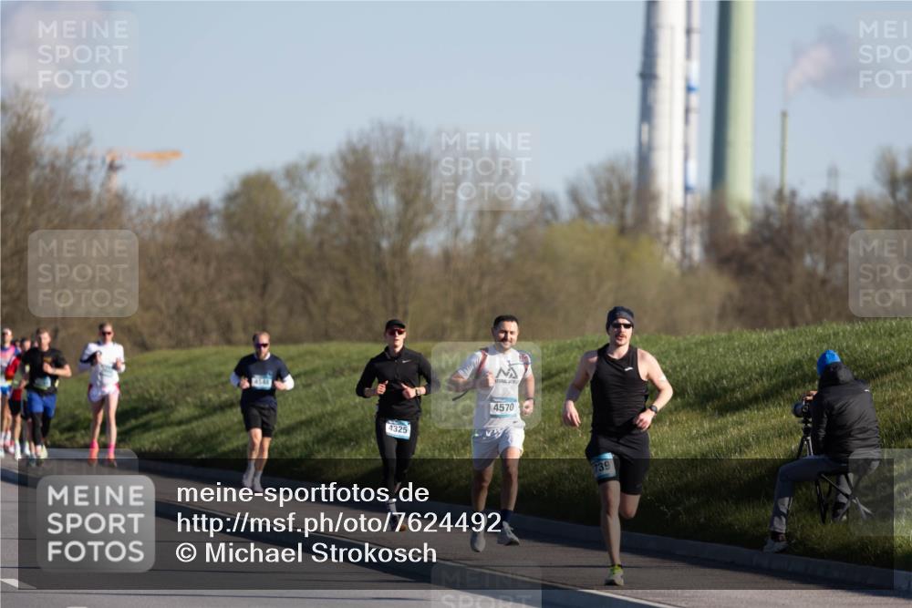 06.04.2025 - 44. Internationalen Wilhelmsburger Insellauf Michael Strokosch http://msf.ph/oto/7624492 06.04.2025 09:17:47 Laufen 4548, 4325, 4570, 739 meine-sportfotos.de
