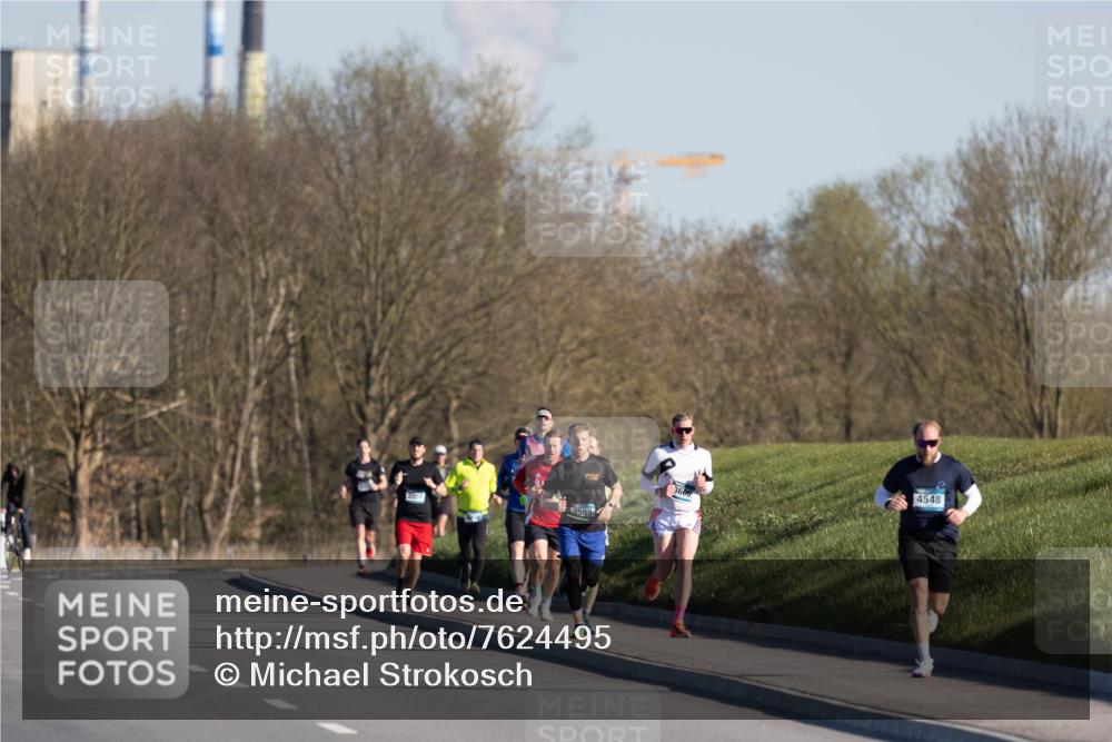 06.04.2025 - 44. Internationalen Wilhelmsburger Insellauf Michael Strokosch http://msf.ph/oto/7624495 06.04.2025 09:17:50 Laufen 3557, 3599, 4548 meine-sportfotos.de