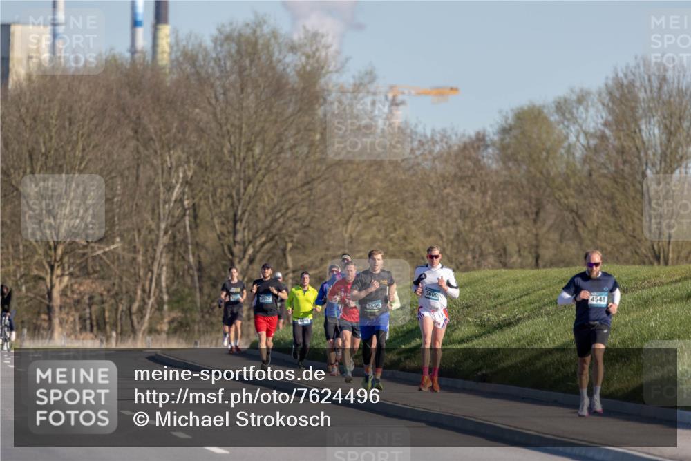 06.04.2025 - 44. Internationalen Wilhelmsburger Insellauf Michael Strokosch http://msf.ph/oto/7624496 06.04.2025 09:17:50 Laufen 3557, 3599, 3600, 4548 meine-sportfotos.de