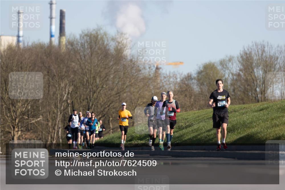 06.04.2025 - 44. Internationalen Wilhelmsburger Insellauf Michael Strokosch http://msf.ph/oto/7624509 06.04.2025 09:18:16 Laufen 3203, 4265, 34564 meine-sportfotos.de