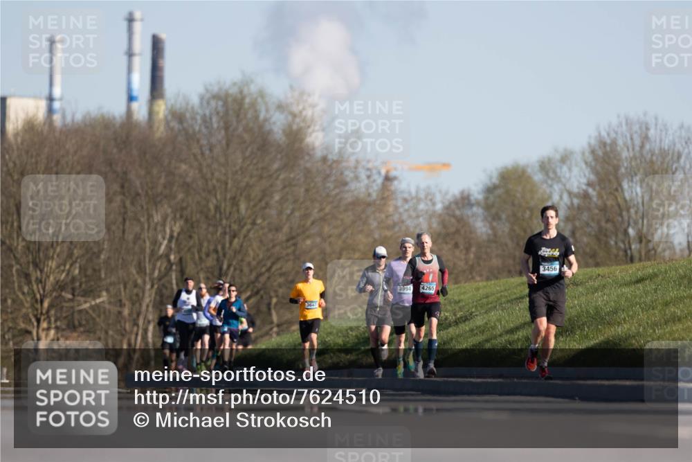 06.04.2025 - 44. Internationalen Wilhelmsburger Insellauf Michael Strokosch http://msf.ph/oto/7624510 06.04.2025 09:18:16 Laufen 3643, 3994, 4265, 3456 meine-sportfotos.de
