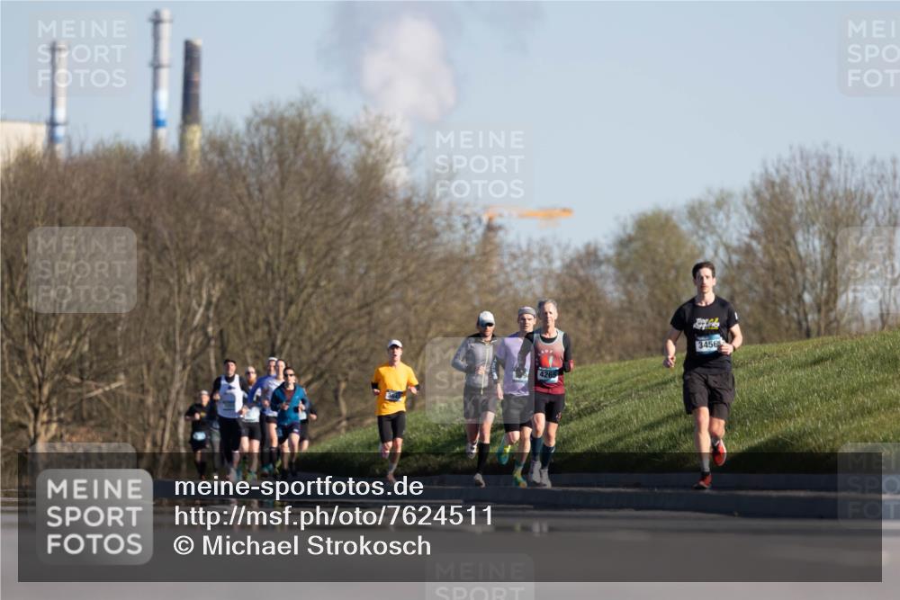 06.04.2025 - 44. Internationalen Wilhelmsburger Insellauf Michael Strokosch http://msf.ph/oto/7624511 06.04.2025 09:18:17 Laufen 4265, 3456 meine-sportfotos.de