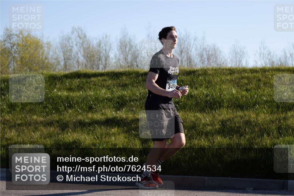 06.04.2025 - 44. Internationalen Wilhelmsburger Insellauf Michael Strokosch http://msf.ph/oto/7624534 06.04.2025 09:18:41 Laufen 3456 meine-sportfotos.de
