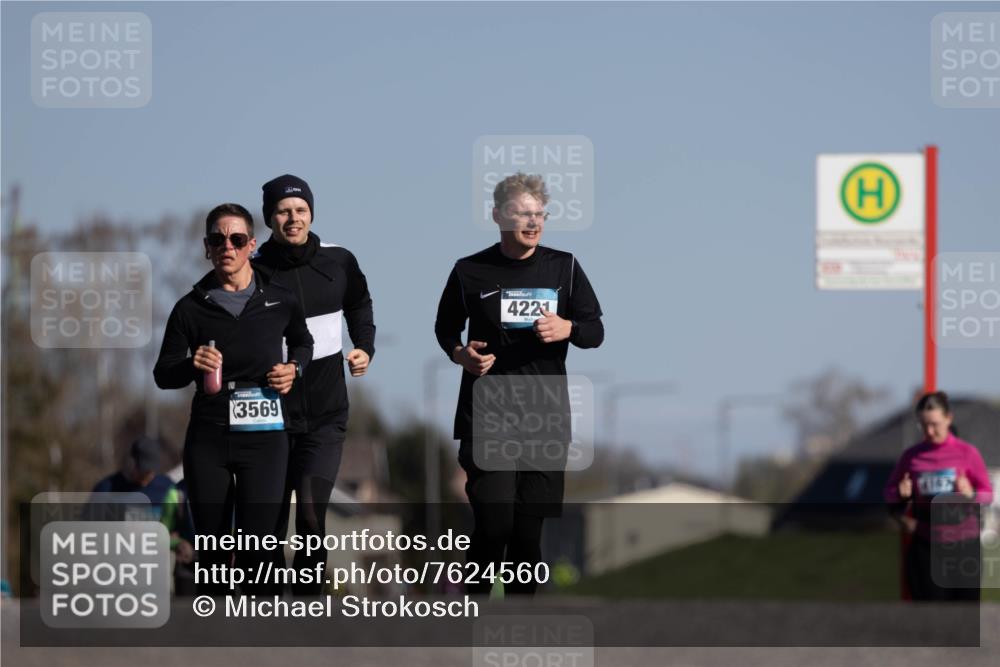 06.04.2025 - 44. Internationalen Wilhelmsburger Insellauf Michael Strokosch http://msf.ph/oto/7624560 06.04.2025 10:08:55 Laufen 3569, 4221 meine-sportfotos.de