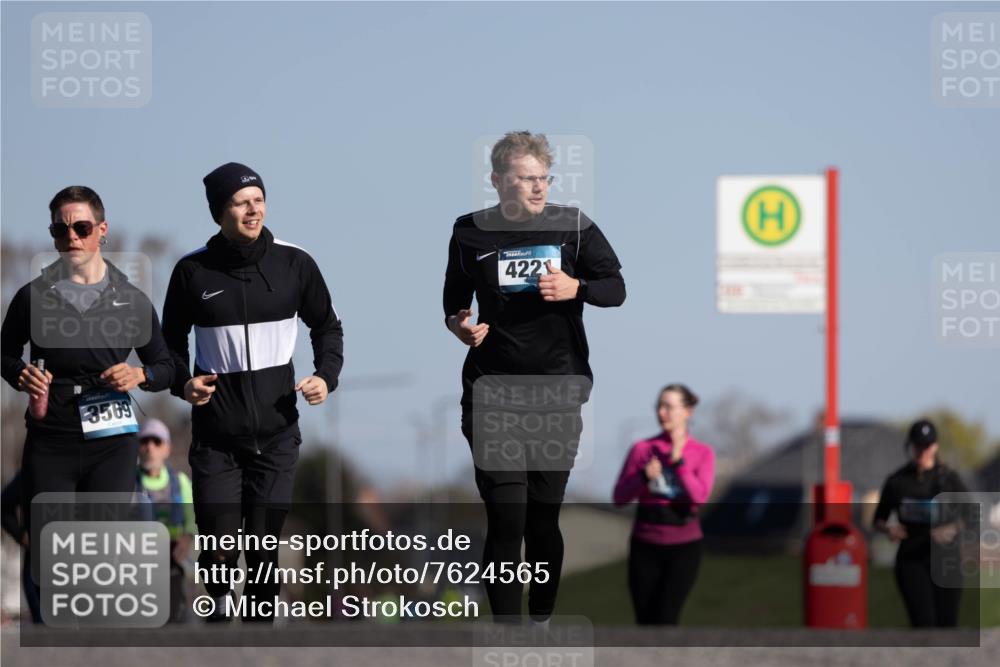 06.04.2025 - 44. Internationalen Wilhelmsburger Insellauf Michael Strokosch http://msf.ph/oto/7624565 06.04.2025 10:08:57 Laufen 3569, 4221 meine-sportfotos.de