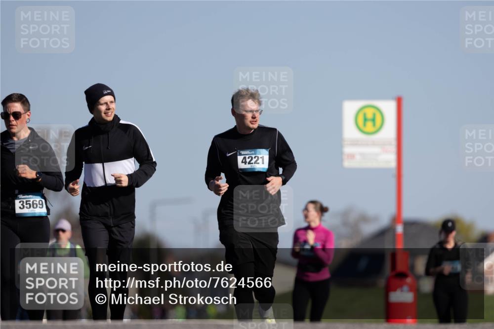 06.04.2025 - 44. Internationalen Wilhelmsburger Insellauf Michael Strokosch http://msf.ph/oto/7624566 06.04.2025 10:08:57 Laufen 3569, 4221 meine-sportfotos.de