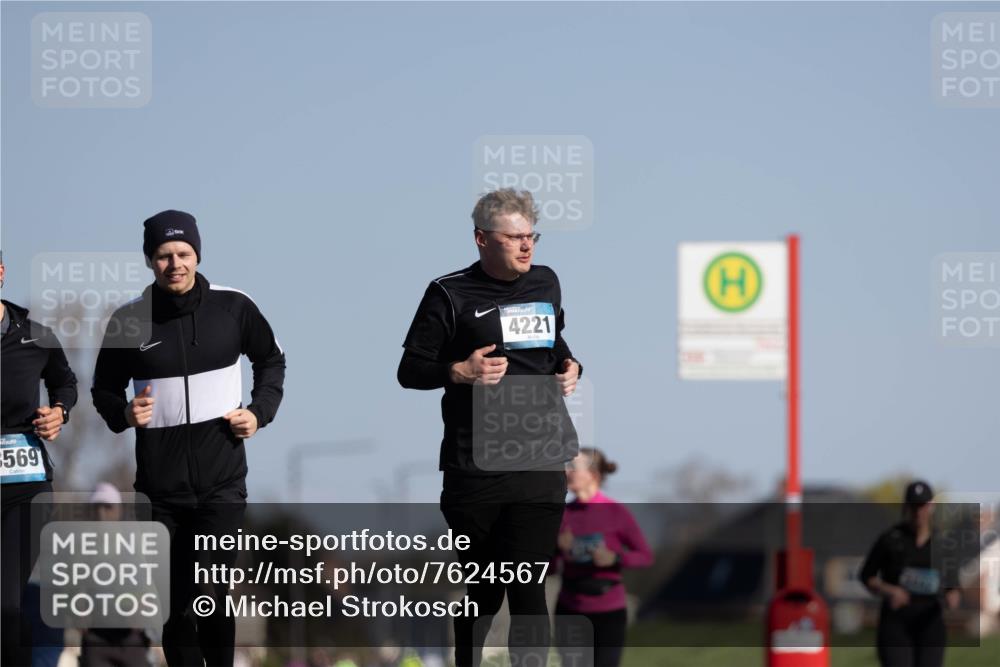 06.04.2025 - 44. Internationalen Wilhelmsburger Insellauf Michael Strokosch http://msf.ph/oto/7624567 06.04.2025 10:08:57 Laufen 569, 4221 meine-sportfotos.de