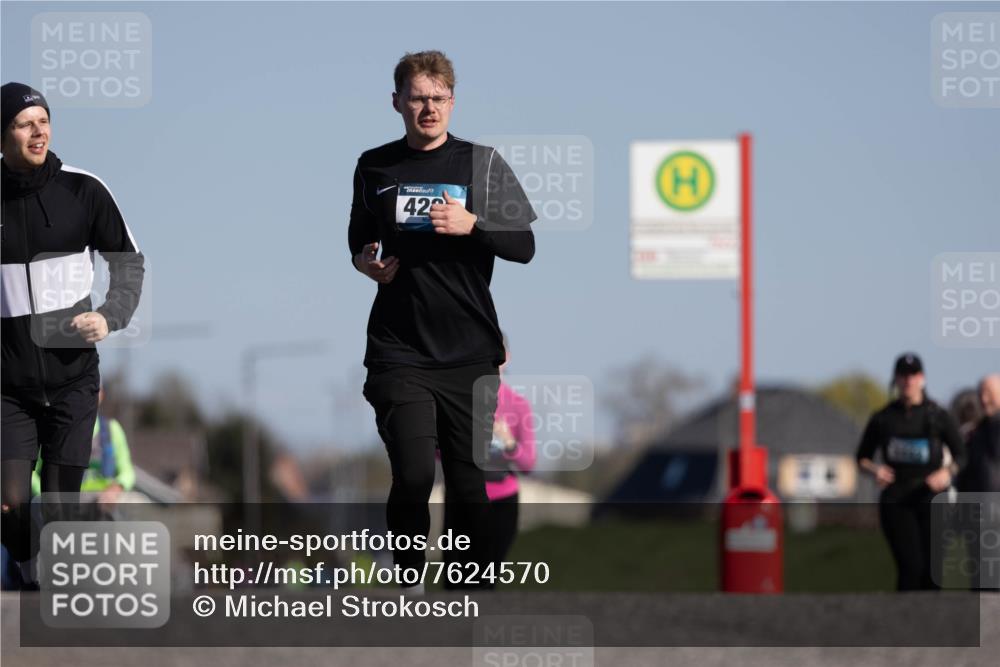06.04.2025 - 44. Internationalen Wilhelmsburger Insellauf Michael Strokosch http://msf.ph/oto/7624570 06.04.2025 10:08:59 Laufen 42 meine-sportfotos.de