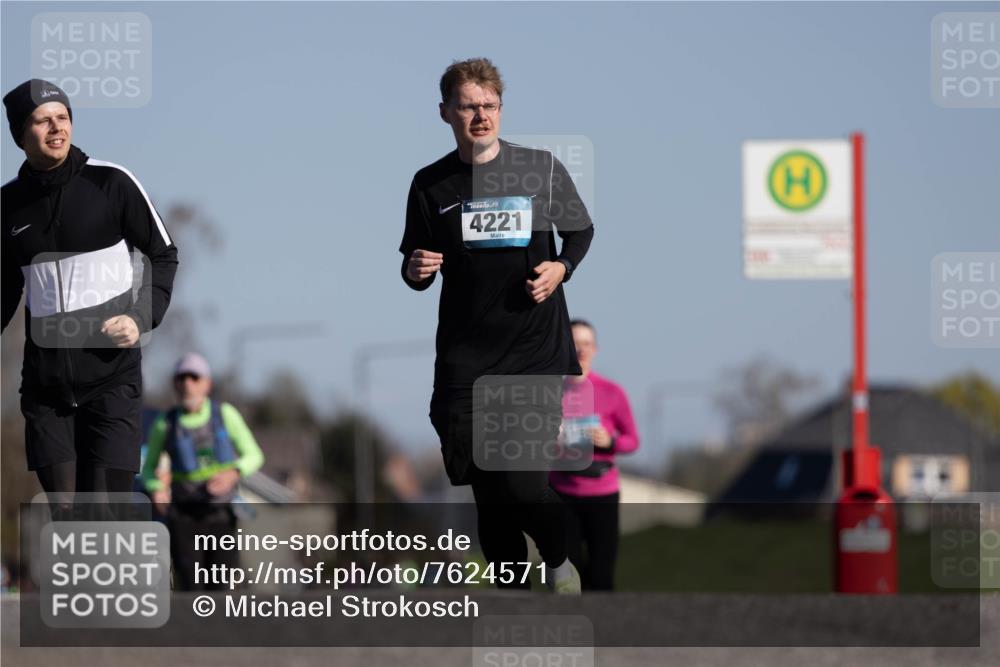 06.04.2025 - 44. Internationalen Wilhelmsburger Insellauf Michael Strokosch http://msf.ph/oto/7624571 06.04.2025 10:08:59 Laufen 4221 meine-sportfotos.de