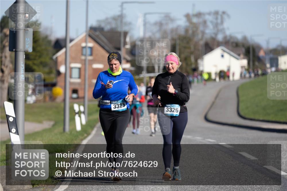 06.04.2025 - 44. Internationalen Wilhelmsburger Insellauf Michael Strokosch http://msf.ph/oto/7624629 06.04.2025 10:10:01 Laufen 3325, 3326 meine-sportfotos.de