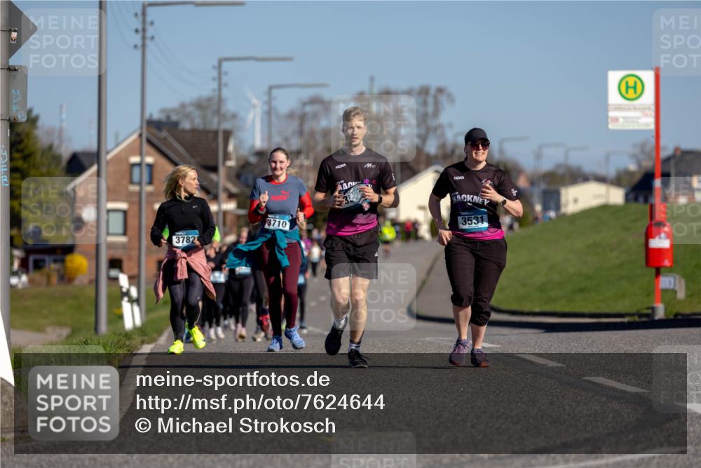 06.04.2025 - 44. Internationalen Wilhelmsburger Insellauf Michael Strokosch http://msf.ph/oto/7624644 06.04.2025 10:10:14 Laufen 3782, 3710, 3531 meine-sportfotos.de
