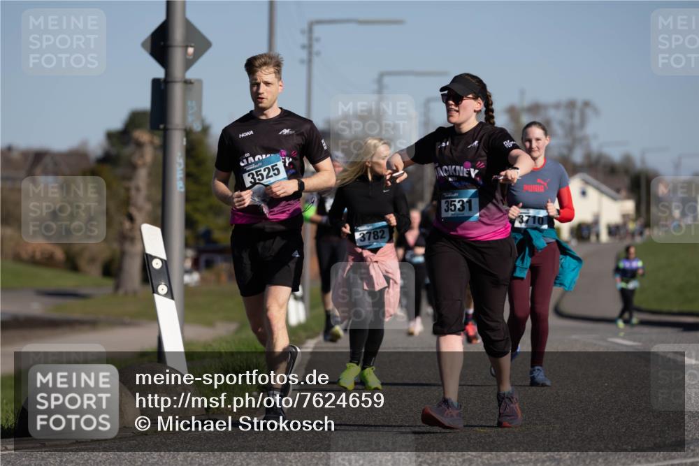 06.04.2025 - 44. Internationalen Wilhelmsburger Insellauf Michael Strokosch http://msf.ph/oto/7624659 06.04.2025 10:10:18 Laufen 3525, 3782, 3531 meine-sportfotos.de