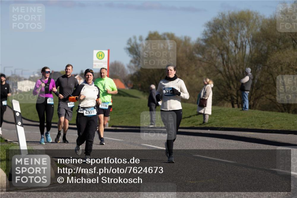 06.04.2025 - 44. Internationalen Wilhelmsburger Insellauf Michael Strokosch http://msf.ph/oto/7624673 06.04.2025 10:11:18 Laufen 4434, 444, 4355, 3186, 325 meine-sportfotos.de