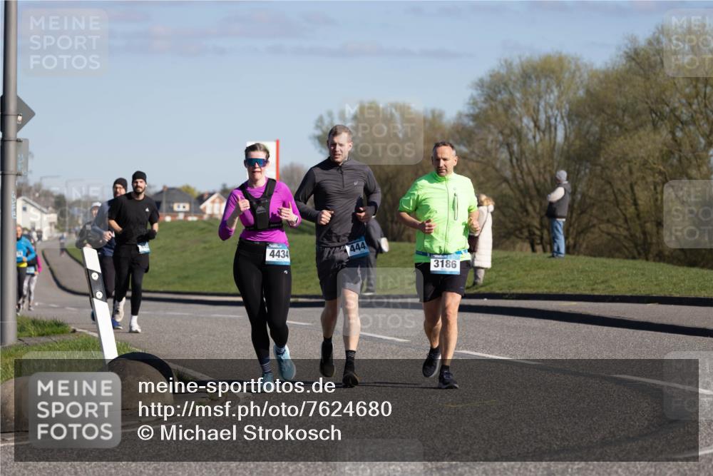 06.04.2025 - 44. Internationalen Wilhelmsburger Insellauf Michael Strokosch http://msf.ph/oto/7624680 06.04.2025 10:11:23 Laufen 4434, 444, 3186 meine-sportfotos.de