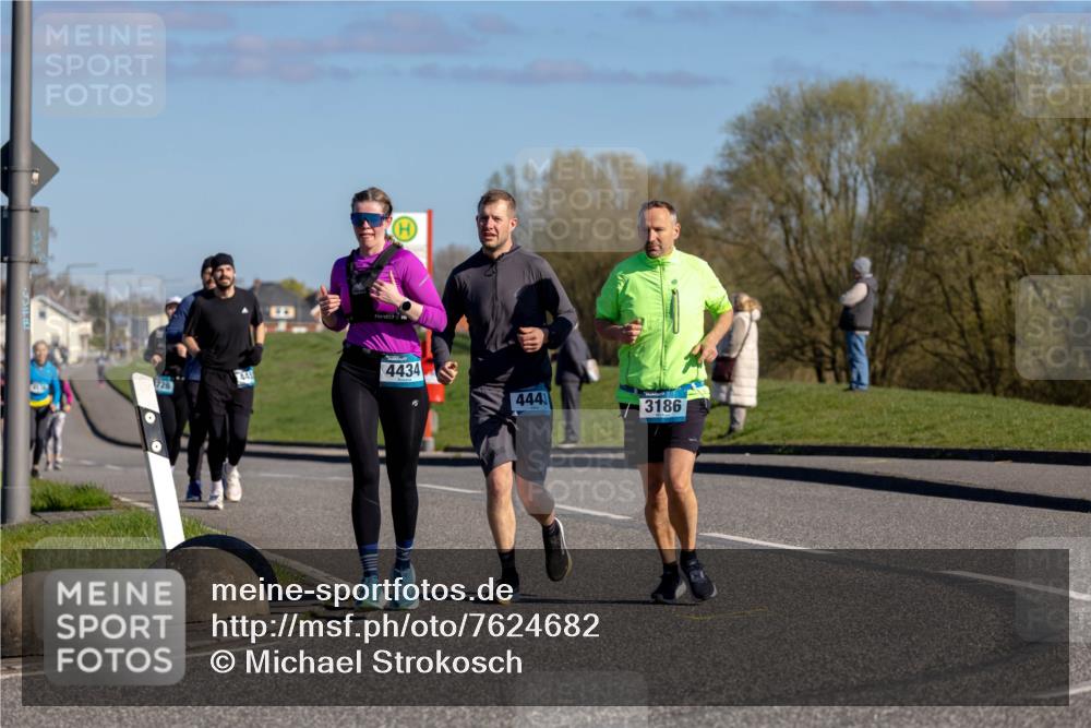 06.04.2025 - 44. Internationalen Wilhelmsburger Insellauf Michael Strokosch http://msf.ph/oto/7624682 06.04.2025 10:11:23 Laufen 726, 45, 4434, 4443, 3186 meine-sportfotos.de