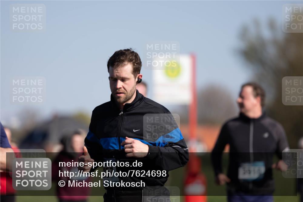 06.04.2025 - 44. Internationalen Wilhelmsburger Insellauf Michael Strokosch http://msf.ph/oto/7624698 06.04.2025 10:11:55 Laufen 257, 3610 meine-sportfotos.de